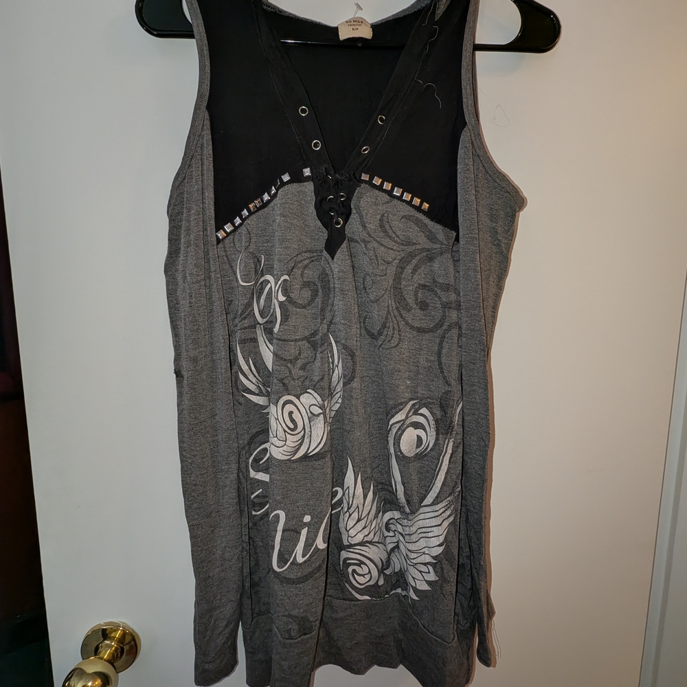 Elegant Gray Graphic Tank Top